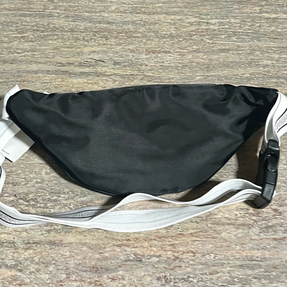 NWT Kenzie Fanny pack - Picture 3 of 11